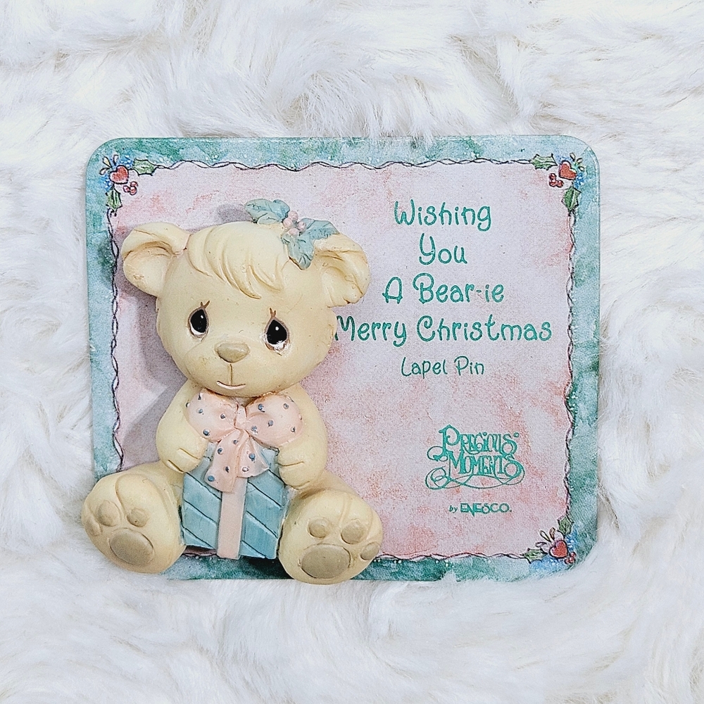 Precious Moments - 'Wishing You A Bear-ie Merry Christmas' Lapel Pin 1996